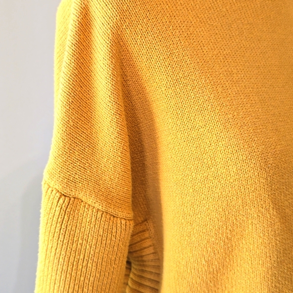 Tahari  Mustard Yellow Roll Neck Sweater Side Slits Sz. L - Picture 7 of 9